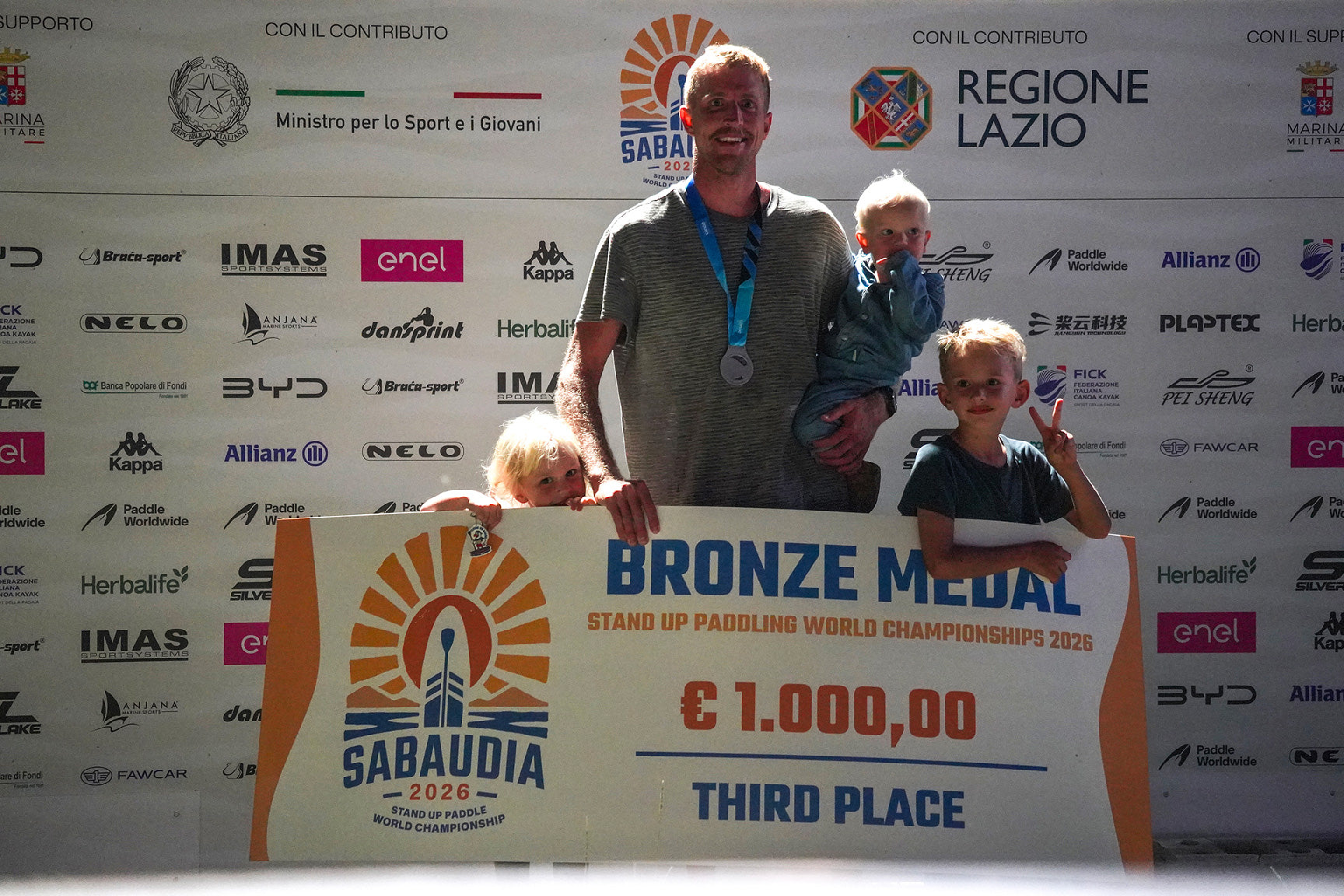 Connor Baxter with his family at the 2026 ICF SUP World Championships