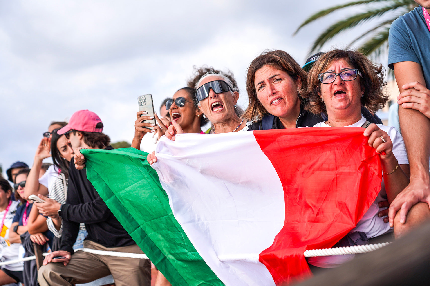 Fans with an Italian flag cheering on Lago di Paola