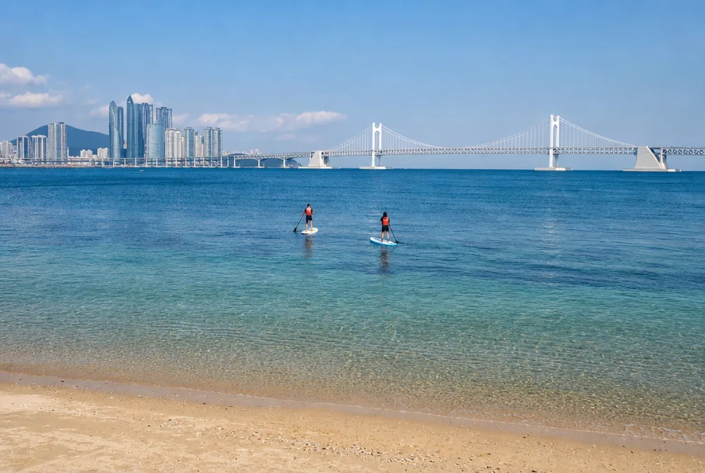 광안대교와 부산 도심 바다에서 영감을 받은 SUP 라이딩 이미지